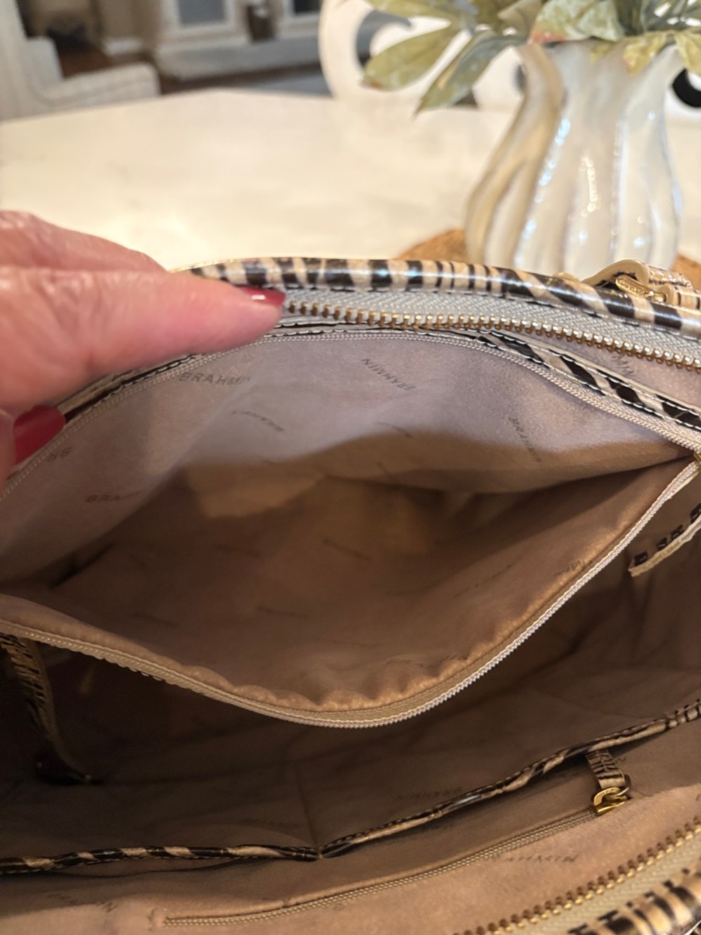 Brahmin Spirit Medium Asher - Picture 8 of 9